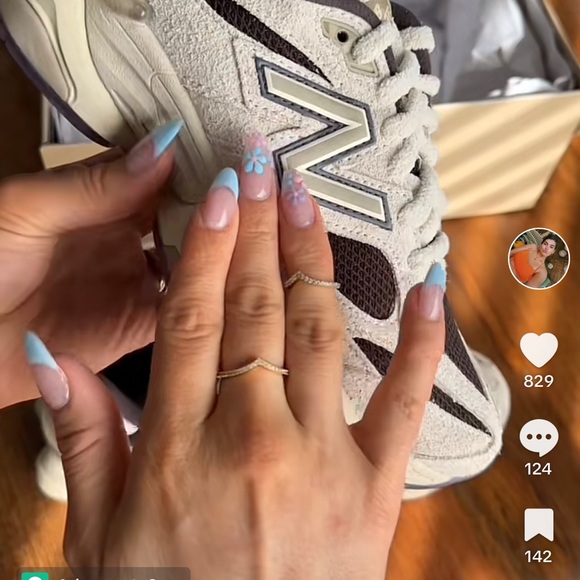 New Balance 9060 x Sydney McLaughlin Linen Stoneware Licorice - Picture 6 of 6